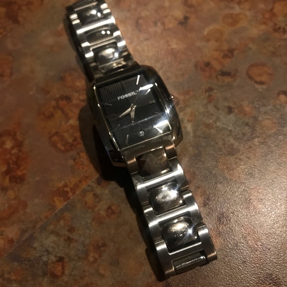 Silver w/ black face - Fossil women’s watch - Picture 6 of 7